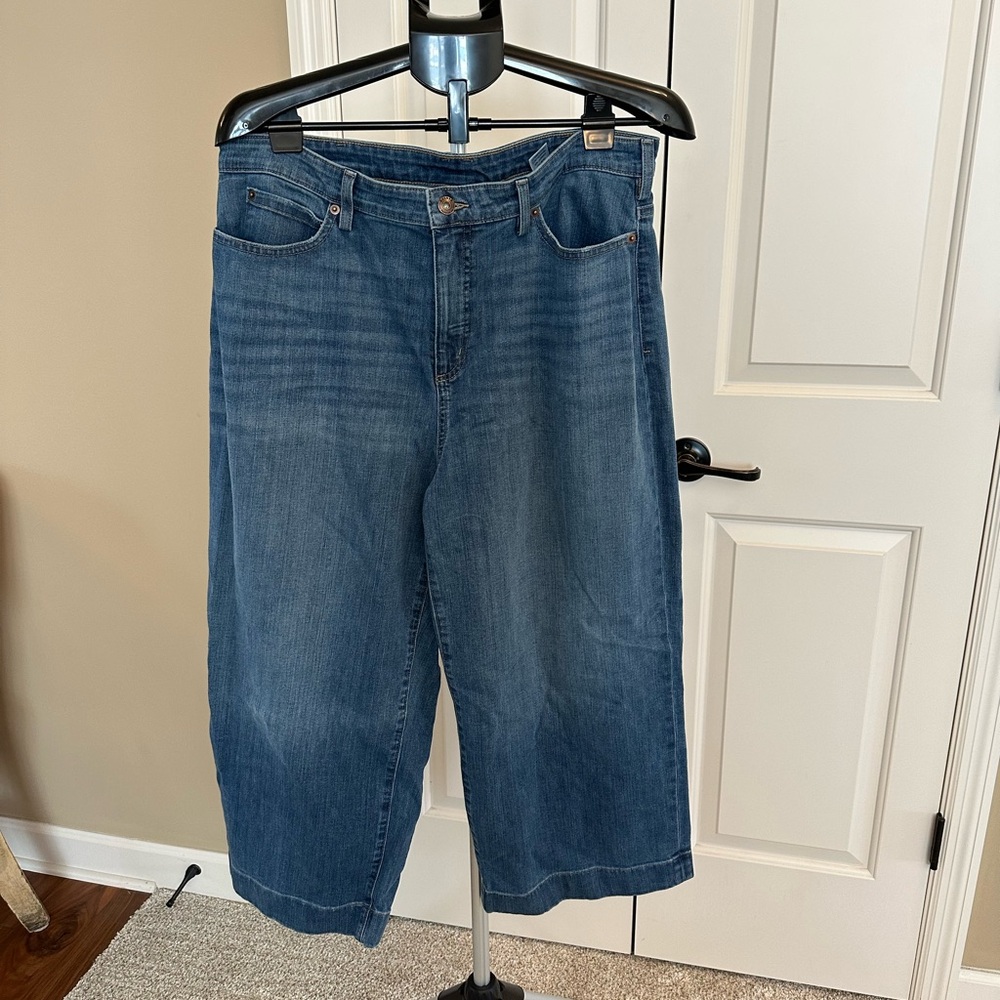 Duluth Trading Co Cropped Blue Denim Jeans